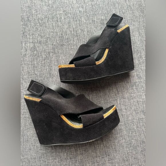 Pedro Garcia
Denia Crossover Wedge Sandals Size 9 - Picture 5 of 14